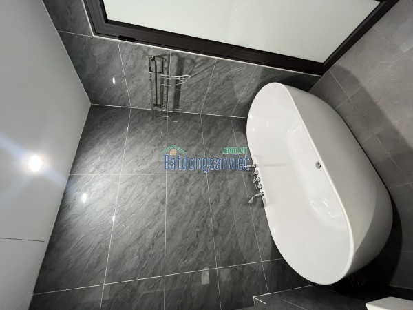 Cho thuê nguyên căn 55m2 192 Hồng Tiến, Bồ Đề, Hà Nội cách cầu Chương Dương 5 phút di chuyển