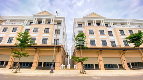 Bán lại căn shophouse mặt tiền đường Đại Cồ Việt Vincom Quảng Trị