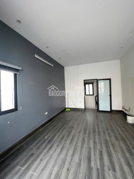 Cho thuê nhà ngõ 255 Lĩnh Nam, 32m2, 4 tầng, 3 ngủ, 8 Triệu - ở gia đình, nhóm