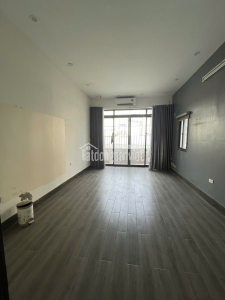 Cho thuê nhà ngõ 255 Lĩnh Nam, 32m2, 4 tầng, 3 ngủ, 8 Triệu - ở gia đình, nhóm