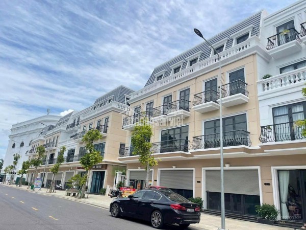 Chính chủ bán căn góc Duplex The Senique tầng đẹp view bể bơi và nhà hát Gia Lâm