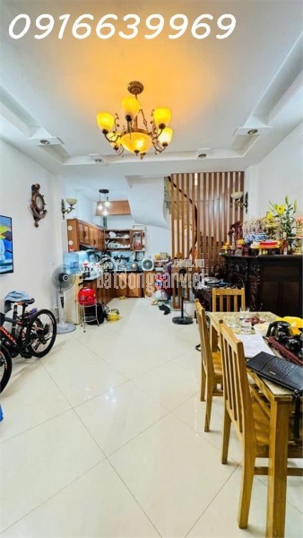 BÁN NHÀ HOÀNG HOA THÁM - CĂN DUY NHẤT 42M², 4 TẦNG, MT 4M, GIÁ BÁN CHỈ 7.8 TỶ!