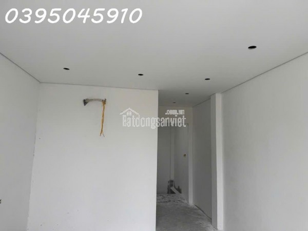 Ô TÔ ĐỖ CỬA - GẦN PHỐ - NHÀ ĐẸP - ĐỦ CÔNG NĂNG - CHÍNH CHỦ