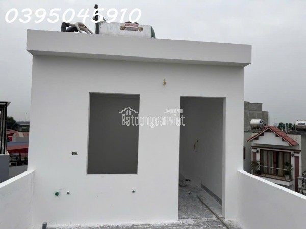 Ô TÔ ĐỖ CỬA - GẦN PHỐ - NHÀ ĐẸP - ĐỦ CÔNG NĂNG - CHÍNH CHỦ