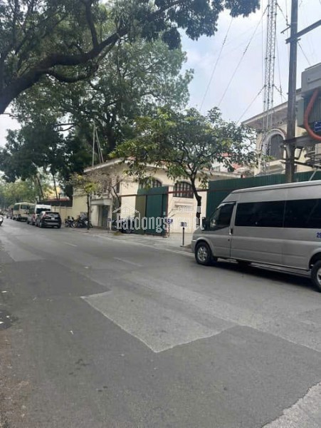 Chưa đến 1 tỷ m có ngay Hotel phố Hòe Nhai 82m 8 tầng giá 79.5 tỷ