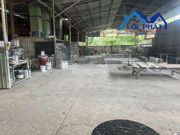 Xưởng 2000m2 cho thuê, đường container, điện 3 pha, văn phòng, nhà ở, giá rẻ nhất