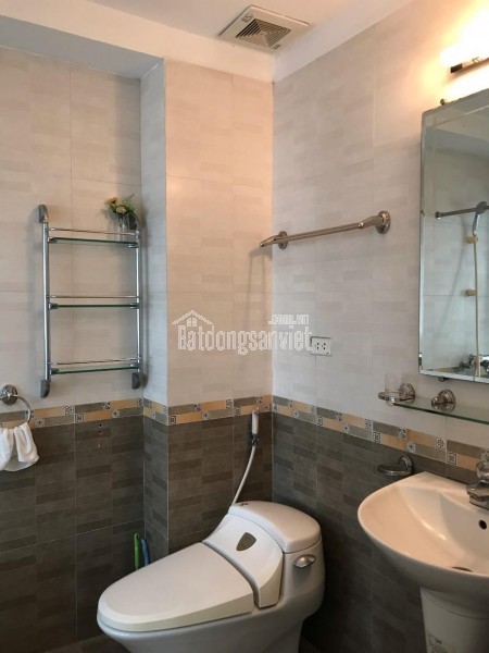 ngôi nhà 1 trệt 3 lầu 5 phòng ngủ 4 wc địa điểm đối diện vincom lê văn việt Q9