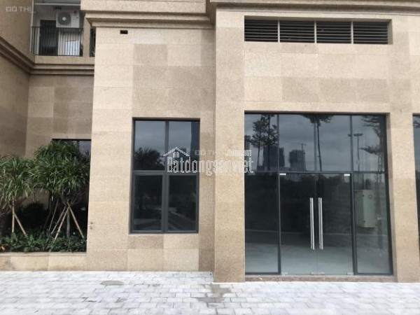 Bán gấp shophouse chân đế tòa nhà D\'Capitale Trần Duy Hưng, cho thuê dòng tiền gần 30 triệu/tháng.