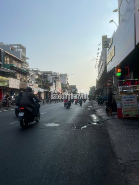 Cần bán gấp MT Hoàng Văn Thụ P.4 Quận Tân Bình giá 18 tỷ 500 triệu