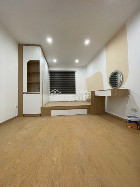 NHÀ XÂY MỚI KÍNH KOONG, 50m RA OTO, THIẾT KẾ HIỆN ĐẠI, KHÁCH CHỈ VIỆC Ở LUÔN