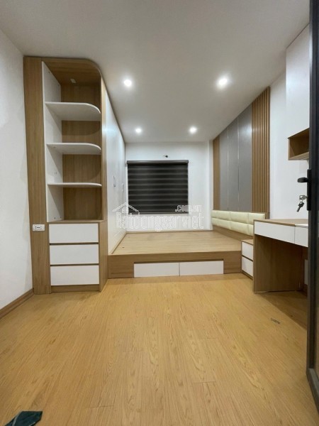 NHÀ XÂY MỚI KÍNH KOONG, 50m RA OTO, THIẾT KẾ HIỆN ĐẠI, KHÁCH CHỈ VIỆC Ở LUÔN