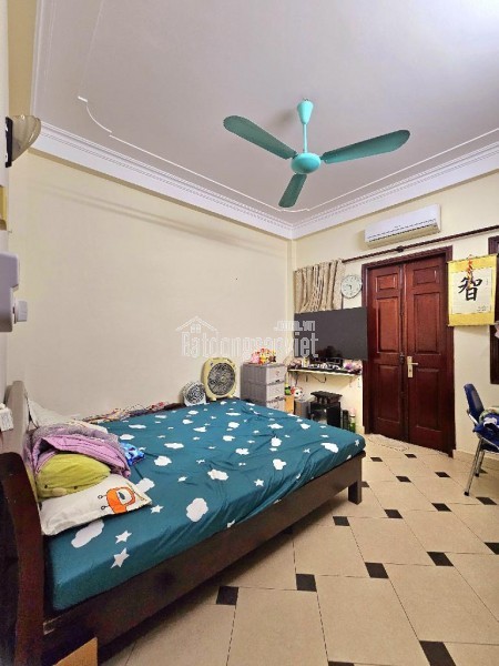 CÁCH Ô TÔ ĐỖ 3.8 M - SÁT PHỐ - ĐẸP MỚI Ở LUÔN - NỞ HẬU - NHÀ DÂN XÂY