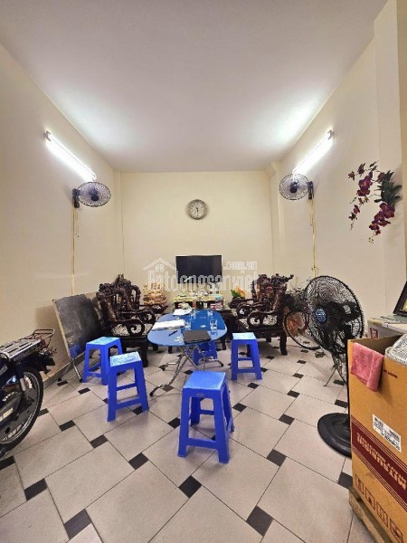 CÁCH Ô TÔ ĐỖ 3.8 M - SÁT PHỐ - ĐẸP MỚI Ở LUÔN - NỞ HẬU - NHÀ DÂN XÂY