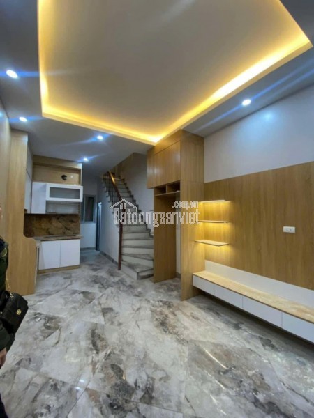 NHÀ ĐẸP,CẦU GIẤY,GẦN PHỐ, NGÕ THÔNG, Ô TÔ ĐỖ CỬA DT40M2, 5T 5,99 TỶ