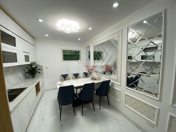 Nhà đẹp Nguyễn Viết Xuân ở ngay, lô góc, ô tô tránh vào nhà, 80m2.MTx5m, ngõ thông các ngả
