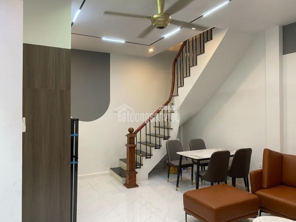 Bán nhà phố Hoàng Hoa Thám - Ba Đình 30m2 mt4,1m giá chỉ 5.7 tỷ