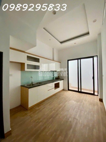 NHÀ ĐẸP PHÚC LỢI - 5 TẦNG LUNG LINH - SÁT Ô TÔ, GẦN VINHOMES!