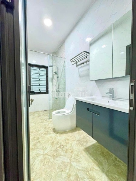 BÁN NHÀ MỚI 5 TẦNG, THANG MÁY - 5 HOÀNG QUỐC VIỆT, 40/43M².CHỈ 11 TỈ
