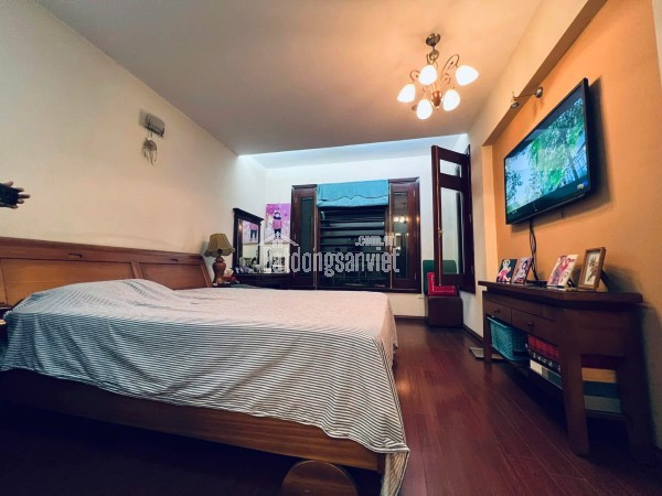 Tòa Văn Phòng VIP Nhất Mặt Phố Văn Cao, Ba Đình, 101m2 10 Tầng MT 6m, Chỉ 95 Tỷ