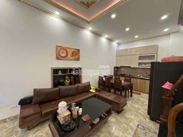 SIÊU PHẨM CẦU GIẤY - NHÀ ĐẸP DÂN XÂY - NGÁCH THÔNG - FULL NỘI THẤT 90% - Ô TÔ ĐỖ CỔNG CÁCH 10M