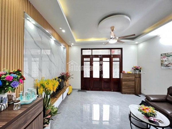 ✳️ Trung tâm Ô tô Ngõ VIP Đặng Tiến Đông, Thông số vàng 63m2 5T MT 5.8m MT , Giá siêu tốt 11 Tỷ ✳️