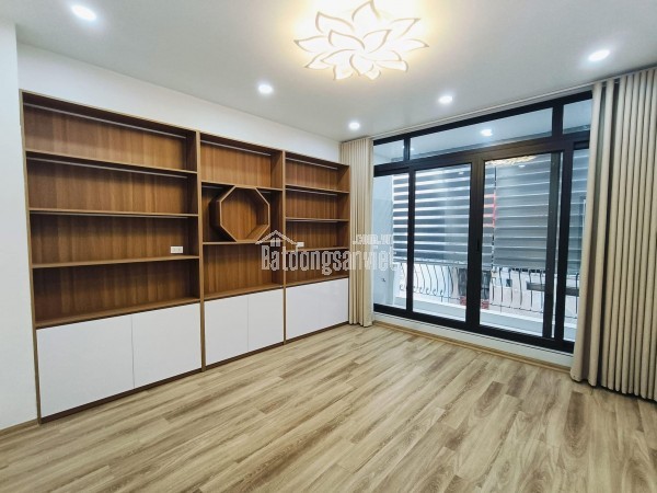 10 Tỷ Sở Hữu Ngay Nhà Mặt Phố Đại Cồ Việt - Lô Góc - Vỉa Hè Rộng Kinh Doanh