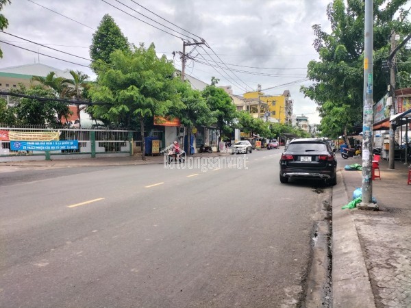 Bán nhà Mặt phố kinh doanh sầm uất, đường rộng 30m, nhích 30 tỷ