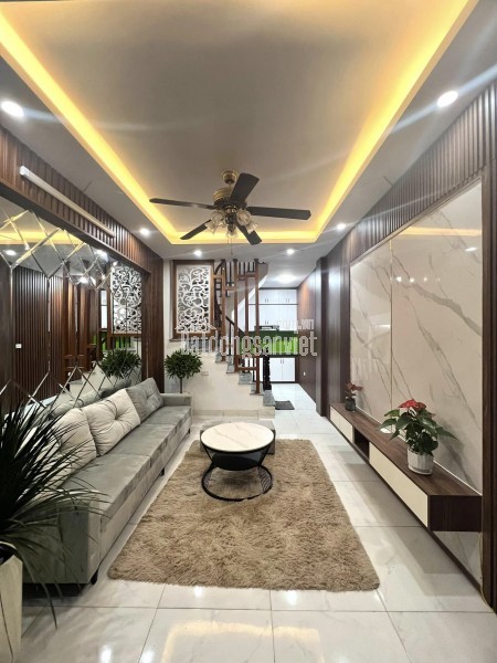 NHÀ ĐẸP PHÂN LÔ - OTO ĐỖ CON ĐỖ CỬA - CHẠY VÒNG QUANH - 50M RA ĐƯỜNG OTO TRÁNH - AN SINH TỐT -