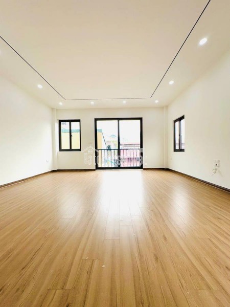 BÁN NHÀ 6 TẦNG - LÔ GÓC 3 THOÁNG - THANG MÁY - FULL NỘI THẤT - NGUYỄN VĂN CỪ, LONG BIÊN