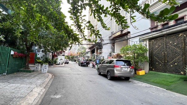 NHÀ NGỘP BANK, MẶT TIỀN ĐƯỜNG SỐ 36 TÂN QUY QUẬN 7, KẾ LOTTE, 5 TẦNG, 4 X 17M, NHỈNH 11 TỎI