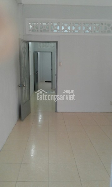 Bán nhà 2 lầu hẻm xe hơi Hoàng Diệu P8 Q4 nhà trống giao ngay