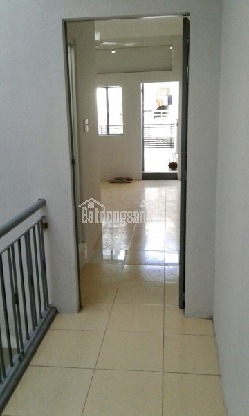 Bán nhà 2 lầu hẻm xe hơi Hoàng Diệu P8 Q4 nhà trống giao ngay