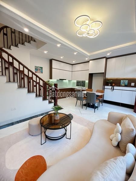 NHÀ MỚI 45 SIÊU ĐẸP NGÔ GIA TỰ
- VIỆT HƯNG LONG BIÊN - LÔ GÓC FULL NỘI THẤT OTO ĐỖ GẦN CỔNG