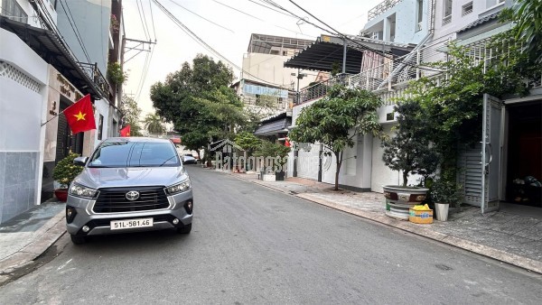 NHÀ SAT BÊN LOTTE, ĐƯỜNG SỐ CÁCH NGUYÊN THỊ THẬP VÀI BƯỚC CHÂN, PHƯỜNG TÂN QUY QUẬN 7, 5 TẦNG, 4