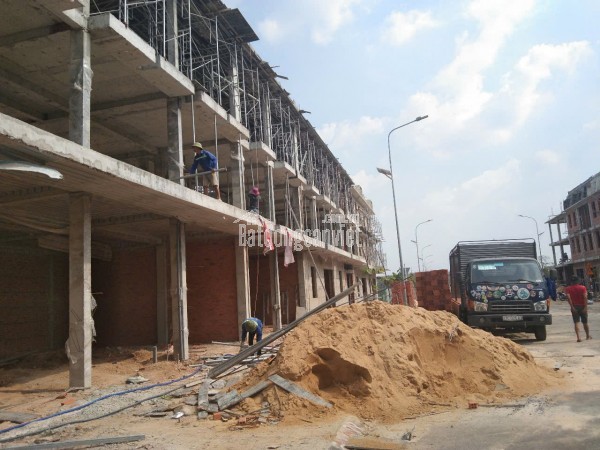 em rất tiếc nhưng công việc gia đình đang càn tiền nên em sang lại với vị trí nằm ngay KCN