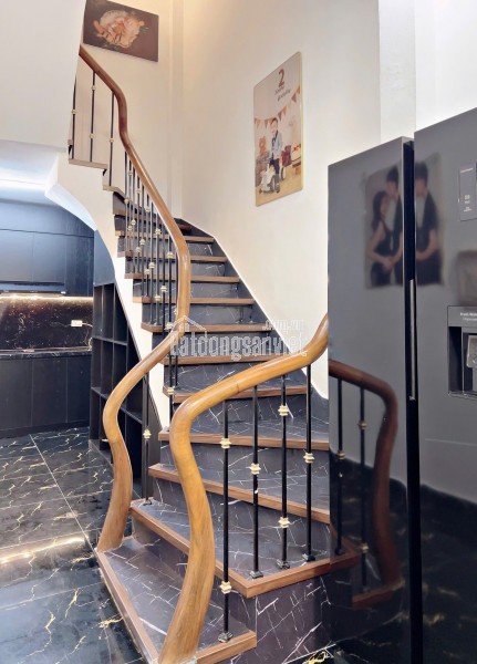 Bán nhà đẹp phố Hoàng Hoa Thám 35m2 5tầng nhỉnh 5 Tỷ rẻ đẹp nhất Q. Ba Đình