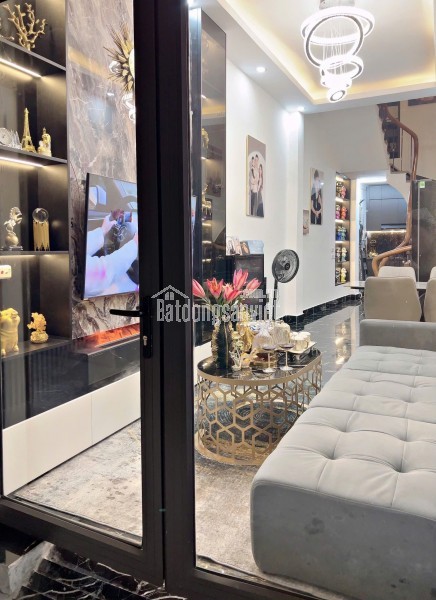 Bán nhà đẹp phố Hoàng Hoa Thám 35m2 5tầng nhỉnh 5 Tỷ rẻ đẹp nhất Q. Ba Đình
