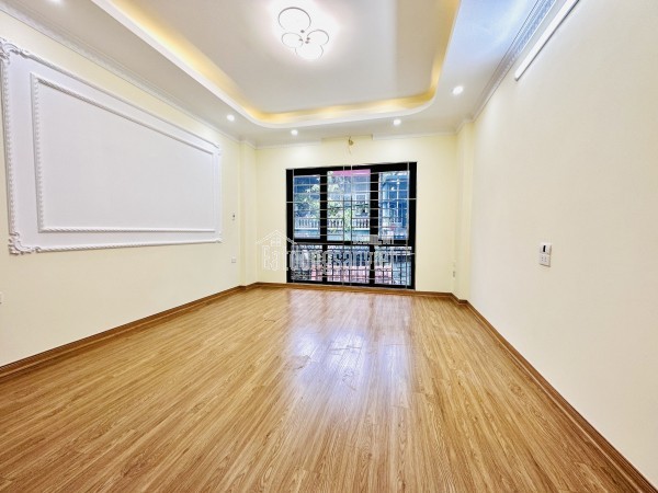 Bán Nhà Trung Tâm Quận Hoàng Mai - Diện Tích 30m2, Giá Chỉ Hơn 4 Tỷ!