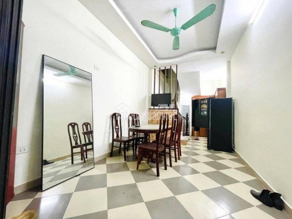 Bán nhà đẹp phố Hoàng Hoa Thám 35m2 5tầng mặt tiền 3m 5.99 tỷ Tây Hồ