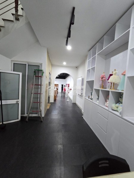 MẶT PHỐ VIP THÁI HÀ ! Mặt phố – Thang máy – Sổ đẹp – kinh doanh tốt – 1 mặt phố 1 mặt ngõ.