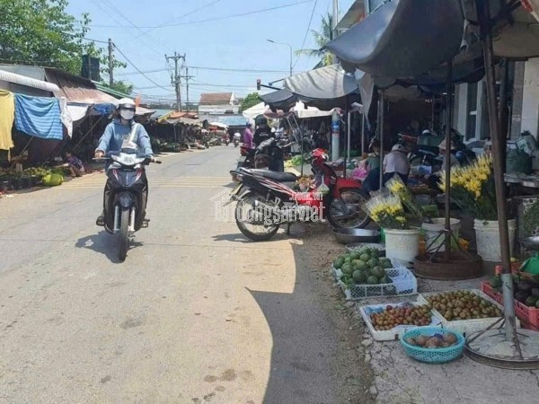 C SANG MỸ ĐỊNH CƯ KHÔNG AI CHĂM VƯỜN NÊN CẦN NHƯỢNG LẠI CÓ NHÀ CẤP 4 DỌN VÀO Ở NGAY ĐƯỢC VÀ 300