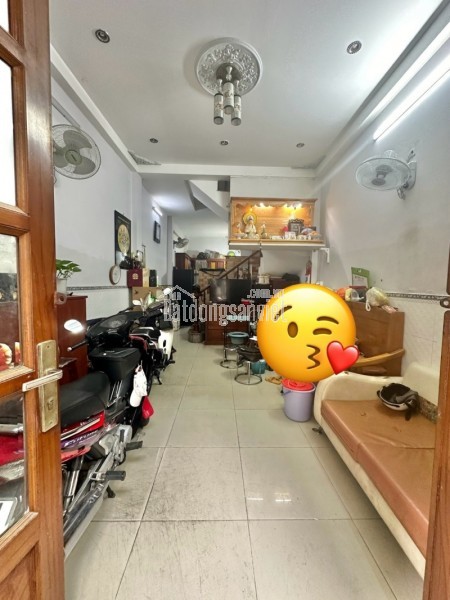 Bán nhà mặt tiền KD Nguyễn Duy Dương, Quận 10, 3 tầng, 4 PN giá 7,9 Tỷ