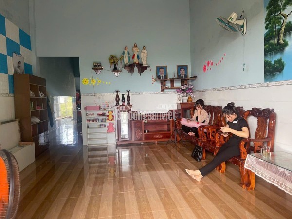 CẦN BÁN GẤP VƯỜN SẦU RIÊNG CÓ NHÀ CẤP 4 DỌN VÀO Ở NGAY ĐIỆN NƯỚC ĐẦY ĐỦ ..