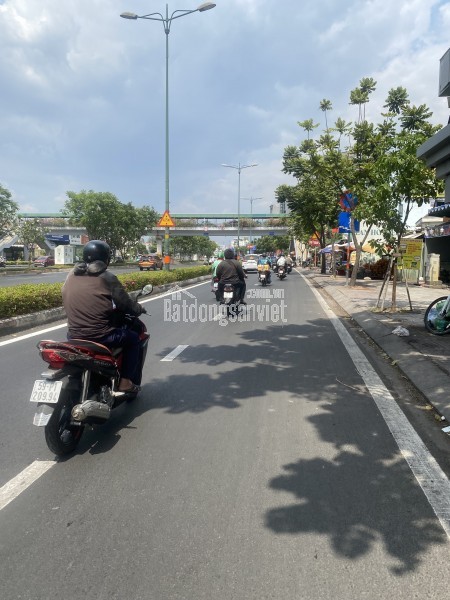 Hàng Hiếm! Nhà Ngang 5M, Sát Gigamall, SHR, Không Lộ Giới, Quy Hoạch