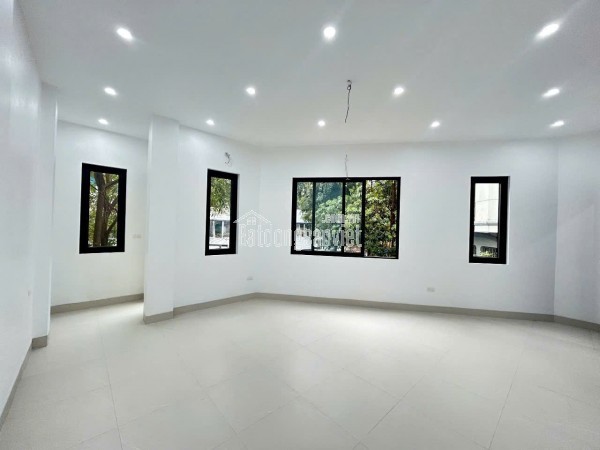 Cho thuê : cho thuê nhà nguyên căn ngõ 214 nguyễn xiển Dt 40 m2x 2tầng 2 ngủ 2 vs,giá thuê 9
