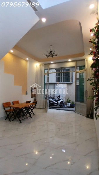 BÁN NHÀ DƯỚI 5 TỶ QUẬN 7, PHƯỜNG TÂN QUY. DT: 4 X 10M, 3 LẦU, ST