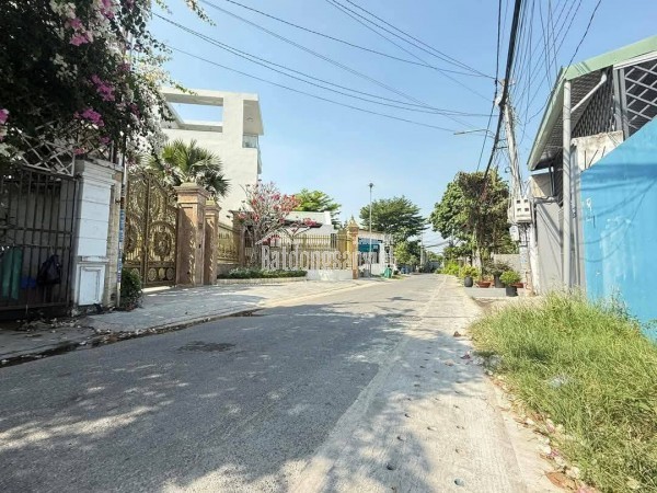 BÀ CHỊ CẦN BÁN GẤP CĂN NHÀ Ở TÂN PHƯỚC KHÁNH - TÂN UYÊN , DO CON TRAI BÁO NỢ