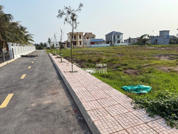 Nhỉnh 2 tỷ em bán trục chính đường 10m giao phong quất lâm sát Flamingo