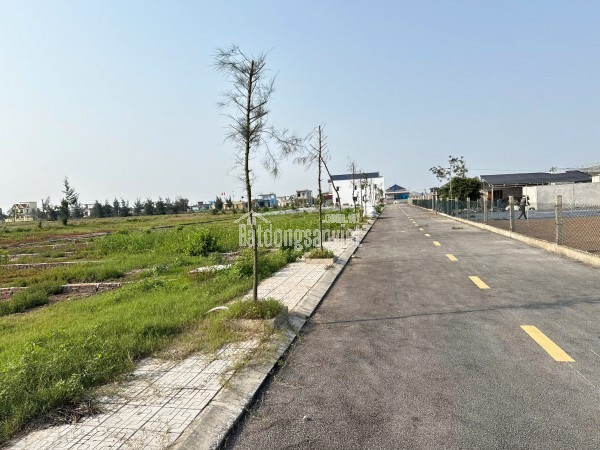 Nhỉnh 2 tỷ em bán trục chính đường 10m giao phong quất lâm sát Flamingo