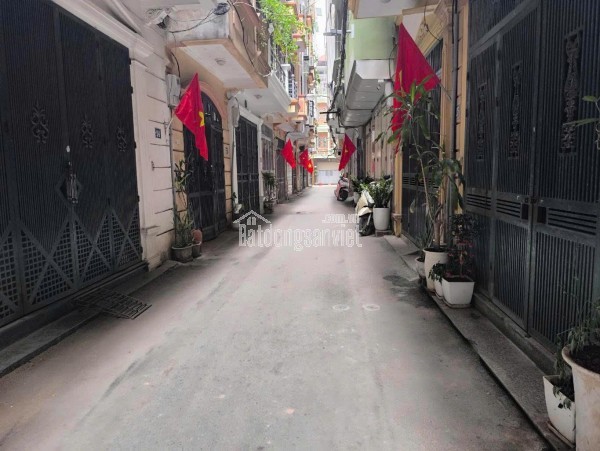 Bán nhà đẹp như Lâu Đài tại Phú Xá - Sát phố, ngõ nông, giá hấp dẫn!